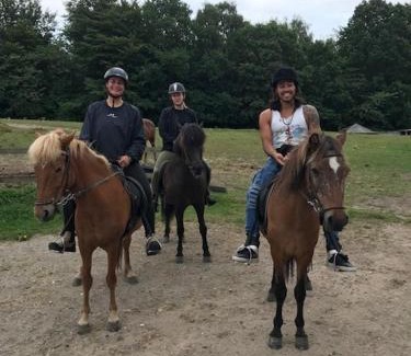 Helsinge Apartment | Dyrlundgaard tilbyder charmerende ferielejlighed.