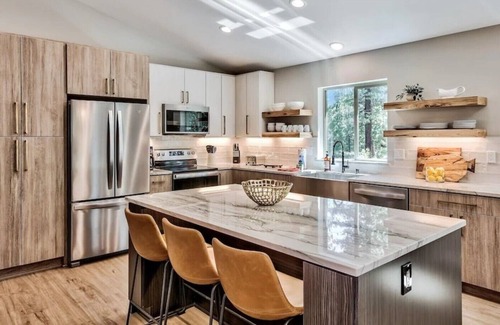 Y Area House | #E Mountain Modern Stylish Home Sleeps 10