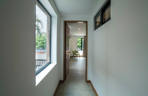 Cali Apartment | E105 - Two Story 4-bed/3-bath Unit with parking