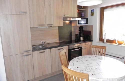 Großwurden House | E19 House with conservatory, terrace and garden