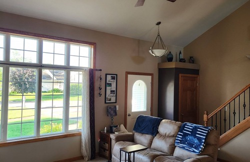 Oshkosh House | EAA private property rental! 5 min from EAA grounds