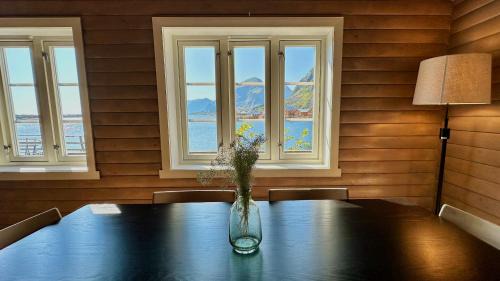 Sørvagen Ski Chalet | Eagle bay - Waterfront Rorbu A