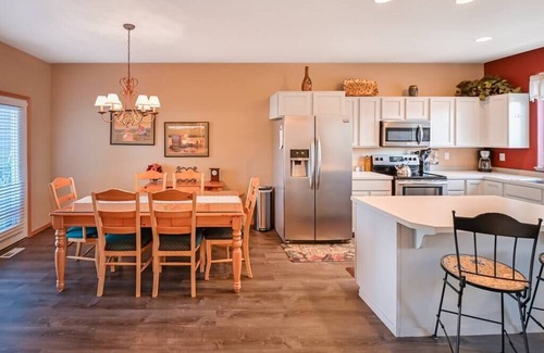 Redmond House | Eagle Crest: Resort Amenities-Spa-9th Hole-Views!