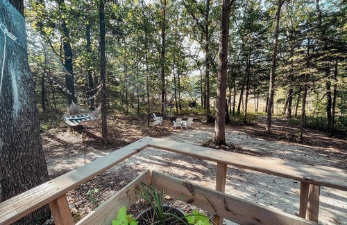 Florence House | Eagle Crest Treehouse with lake view.
