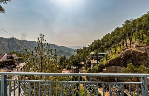 Kumarhatti Apartment | Eagle Heights 4BHK Duplex Apartment in Kasauli by Homeyhuts