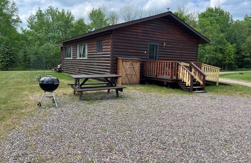 Winter Cabin | EAGLE LODGE - Large log cabin on the E. Fork of Chippewa River