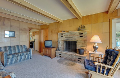 Eagle River Apartment | Eagle River Apartment w/Private Dock & Fire Pit!