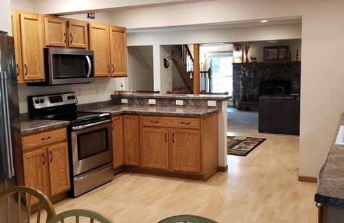 Eagle River Cabin | Eagle River Cabin. Close to Public Beach, Boat Landing, Downtown, & Trails!