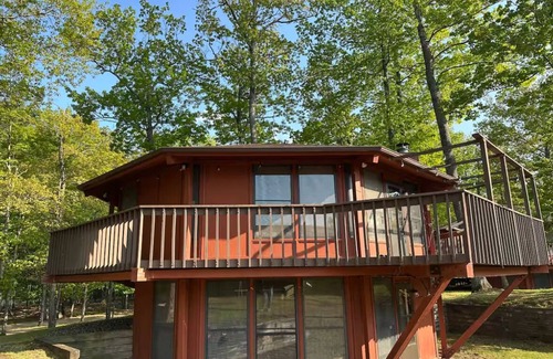 Eagle River House | Eagle River Oak Tree House - Charming 2-bedroom house - Sleeps 6
