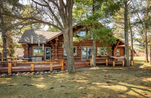 Longville House | Eagle's Landing- Beach Front Log Home - RARE FIND on Beautiful Woman Lake!