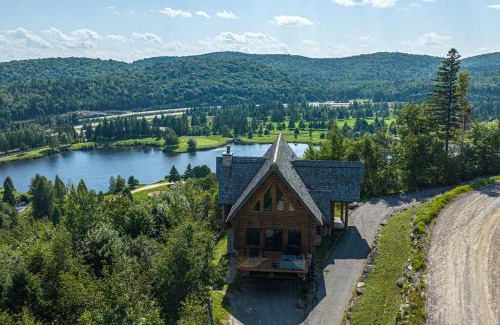 Saint-Faustin-Lac-Carre House | Eagle's Nest