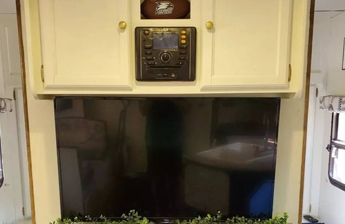 Statesboro House | Eagle's Nest Camper with Campground Aura