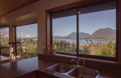 Tofino House | Eagle View House-Ocean Views I Hot Tub I Wood FP