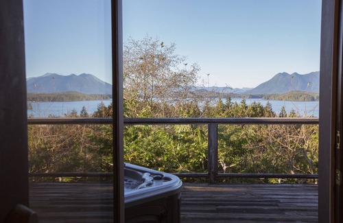 Tofino House | Eagle View House-Ocean Views I Hot Tub I Wood FP