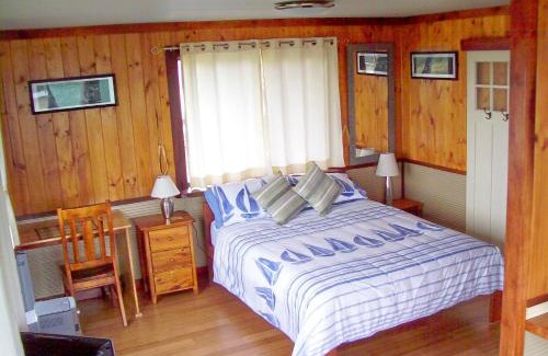 Ocean Beach Ski Chalet | Eagles Nest Ocean Lookout Coastal Couple Getaway