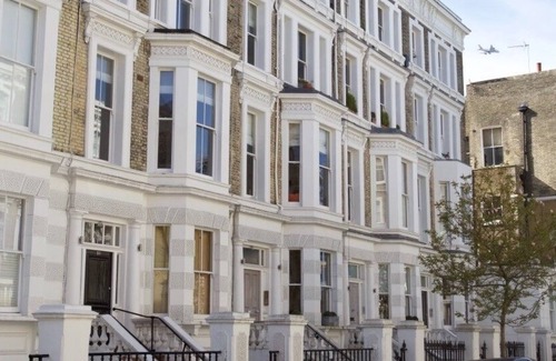 Chelsea Villa | Earls Court three bedroom home in Central London to Let