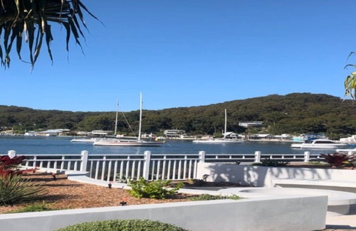 Booker Bay Apartment | Early +late check in/out >Waterfront/putt putt