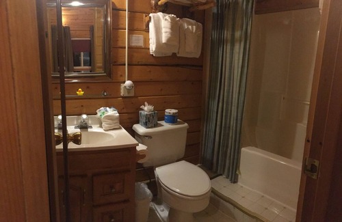 Healy Cabin | Earthsong Lodge - FAMLY