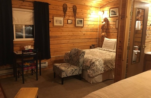 Healy Cabin | Earthsong Lodge - FAMLY