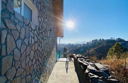 Mukteshwar Villa | Earthview Stays - Colonel's Retreat , Mukteshwar : A serene Mountain escape .
