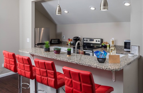 Skyland Apartment | East Asheville - HotTub - Views - Fire Pit - Parkway - Hiking - Pets - Wi-Fi