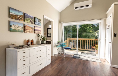 Skyland Apartment | East Asheville - HotTub - Views - Fire Pit - Parkway - Hiking - Pets - Wi-Fi