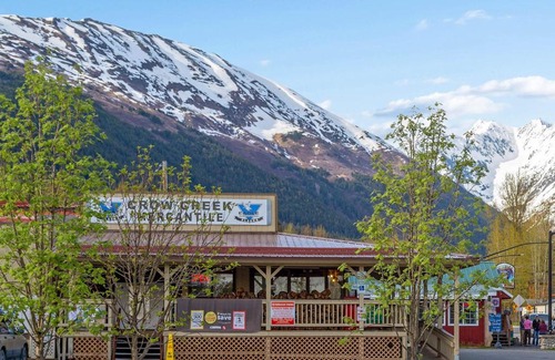 Alyeska Hotel | East Condo #218