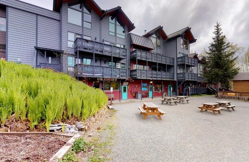 Alyeska Hotel | East Condo #218