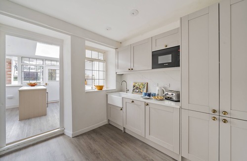 Littlebredy Cottage | East Cottage sleeps 8 guests in 4 bedrooms