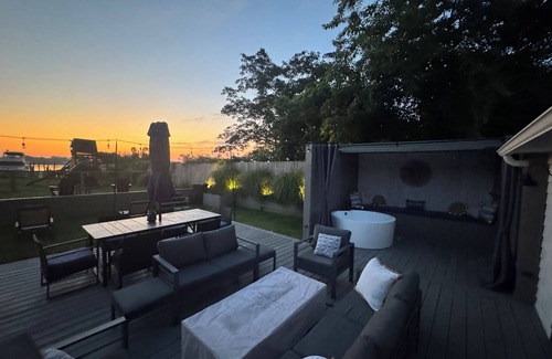 Center Moriches Cottage | East End cottage on water! Outdoor tub&shower! Minutes from Hamptons & wineries.