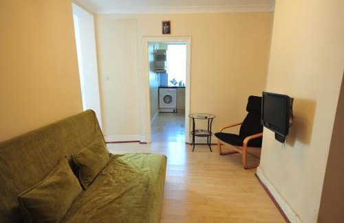 Canning Town Apartment | East End London Garden Flat