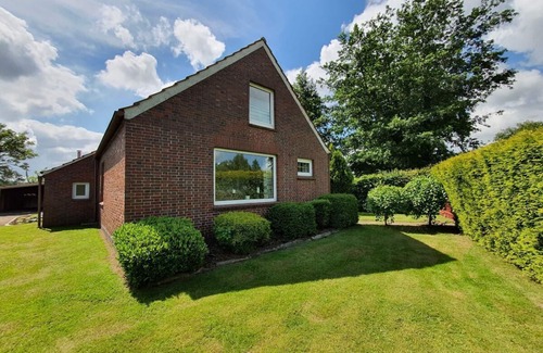 Westerholt House | East Frisian country house with large fenced garden