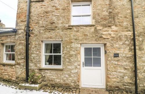 Hawes Apartment | East House