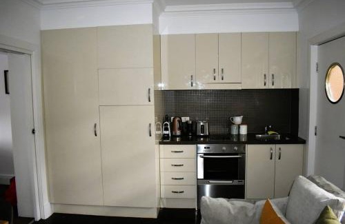 East Melbourne Apartment | East Melbourne 1BR - Close to the MCG