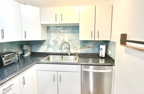 Boynton Beach Apartment | (East of US1) Walk to the Beach! (0.7 mile to beach)