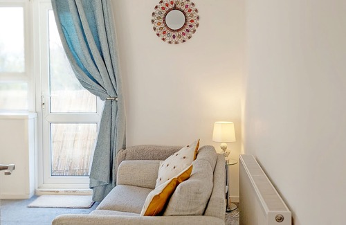 Portsmouth Cottage | Eastern Road, Portsmouth - a flat that sleeps 4 guests in 2 bedrooms