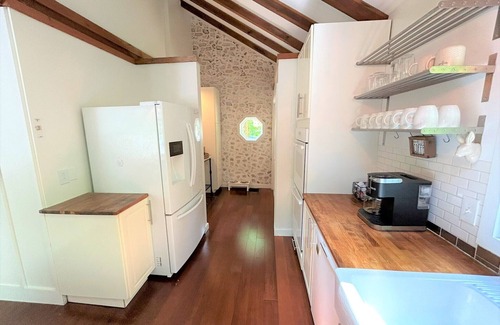 Grantham House | Eastman Home with Hot Tub!