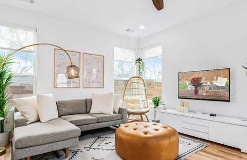 Johnston Terrace House | Eastside FUN Nearby | Sparkling Clean | Hike/Bike Trail Access Via Backyard