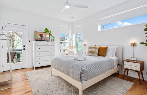 Johnston Terrace House | Eastside FUN Nearby | Sparkling Clean | Hike/Bike Trail Access Via Backyard