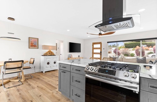 Bay Park House | Easy Access to Everywhere in SD! Ocean View. Weekly and Monthly Discounts