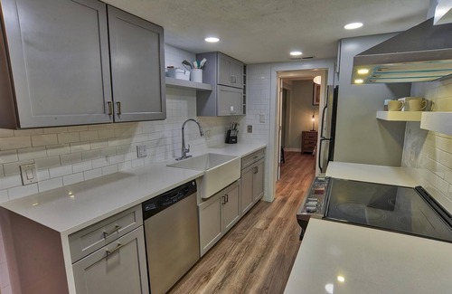 Warrior's Mark Condo | Easy access to skiing & downtown Breck. Pool + hot tub. Family friendly.