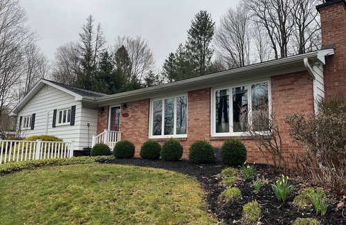 Corry House | Easy access to tri-state attractions. Lakes, golf, wildlife and more.