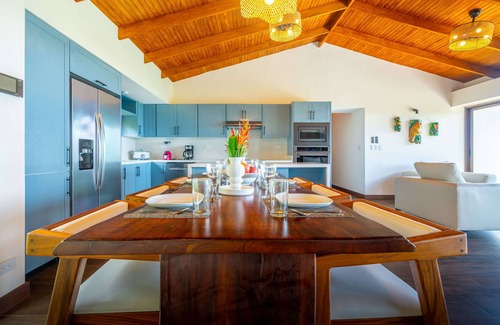 Ciudad Cortes House | Easy access with unparalleled views in Ojochal. Minutes to restaurants and beaches