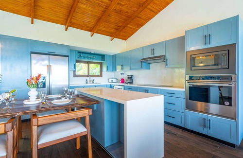 Ciudad Cortes House | Easy access with unparalleled views in Ojochal. Minutes to restaurants and beaches