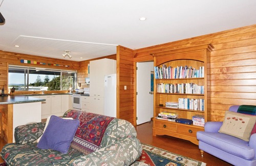 Omaha Cottage | Easy Escape - Omaha Holiday Home