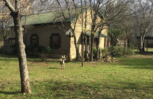 Waco House | Easy living country style Cottonseed House