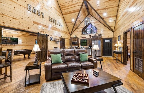 Broken Bow Cabin | Easy Living -Mountain Setting w/Pool Table & Private Hot Tub🎱🌲♨️