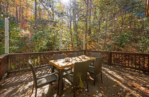 Blue Ridge Cabin | 🌲Easy Paved Access🔥Fireplace❤️Great Privacy🏞️Across River🎇NearDowntown🙂