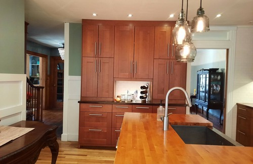 White Plains House | Easy train ride to Grand Central NYC - traditional tudor in gorgeous location
