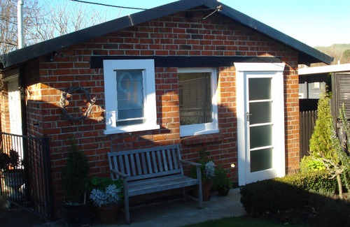 Havelock North Cottage | Easy walking to Havelock North's charming village